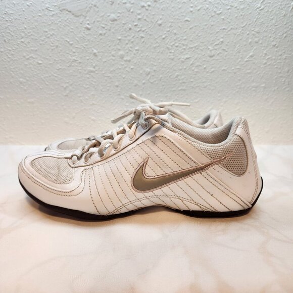 Nike Women's Size 6 Musique White Pink Training Cheer/Dance Sneaker 313768-101 - Picture 3 of 9